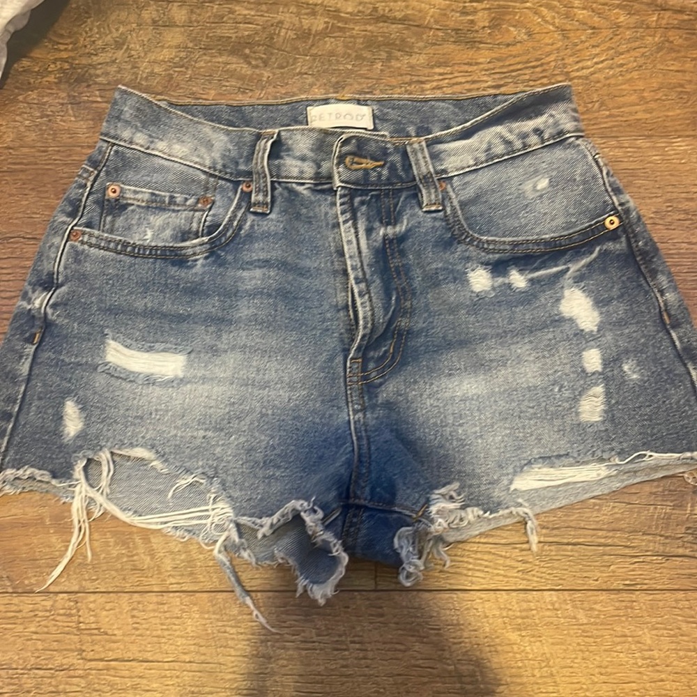 A blue Jean short